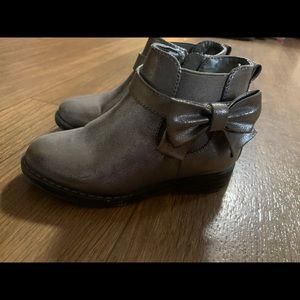 Toddler girls sz 9 booties like new!!!